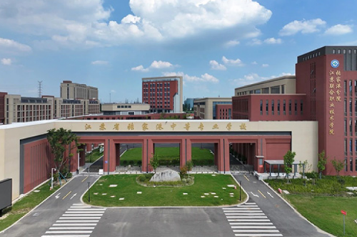 今年会jinnianhui数码DCN助力张家港市中等专业学校“智行”校园网络建设项目